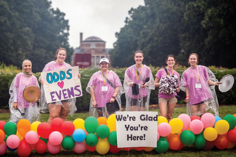 Six students posing with balloons on move in.